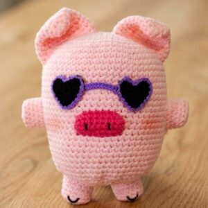 Amigurumi de puerquito tejido a crochet hecho a mano en México